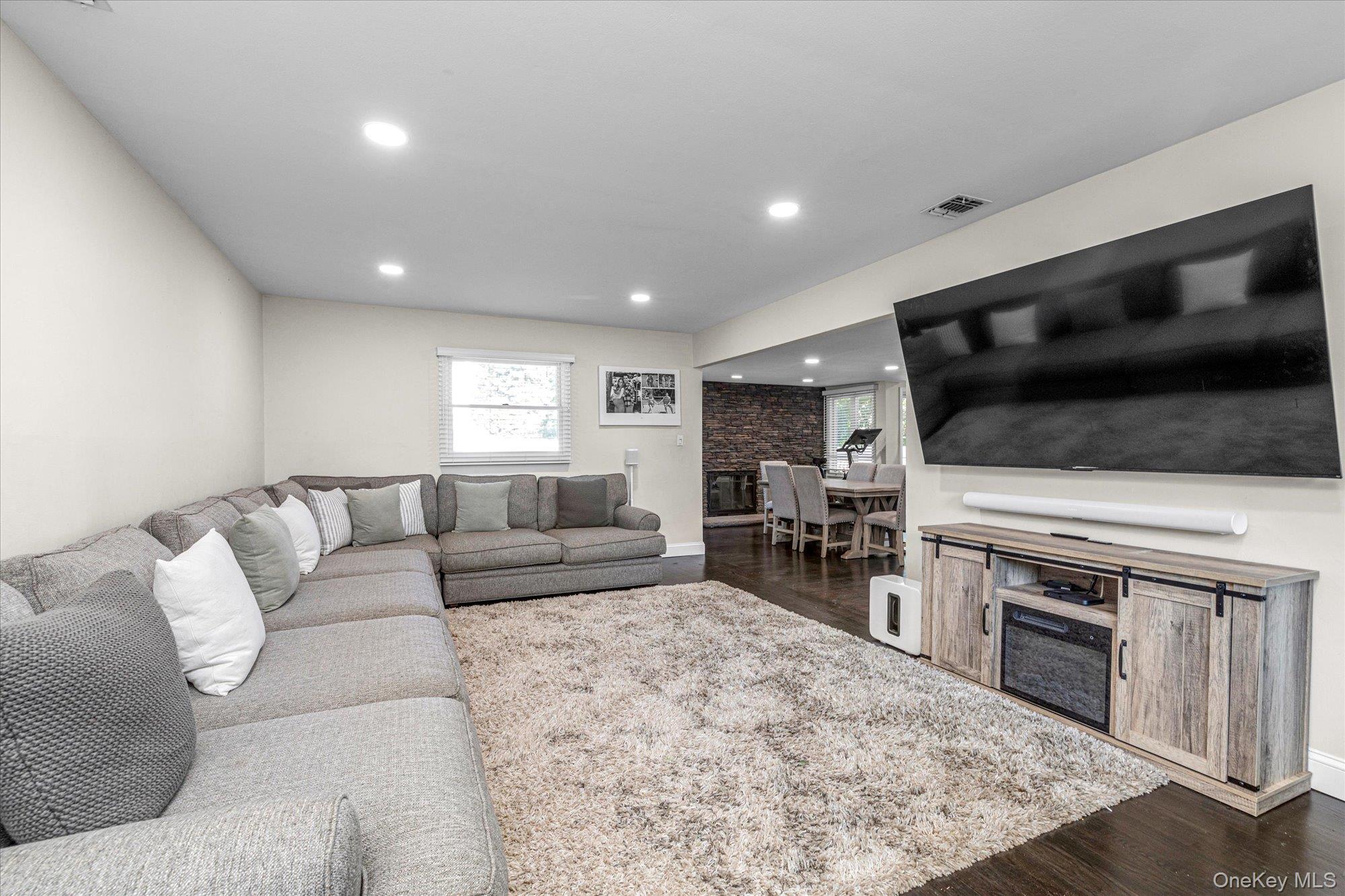 702 10th Avenue East Northport, NY 11731