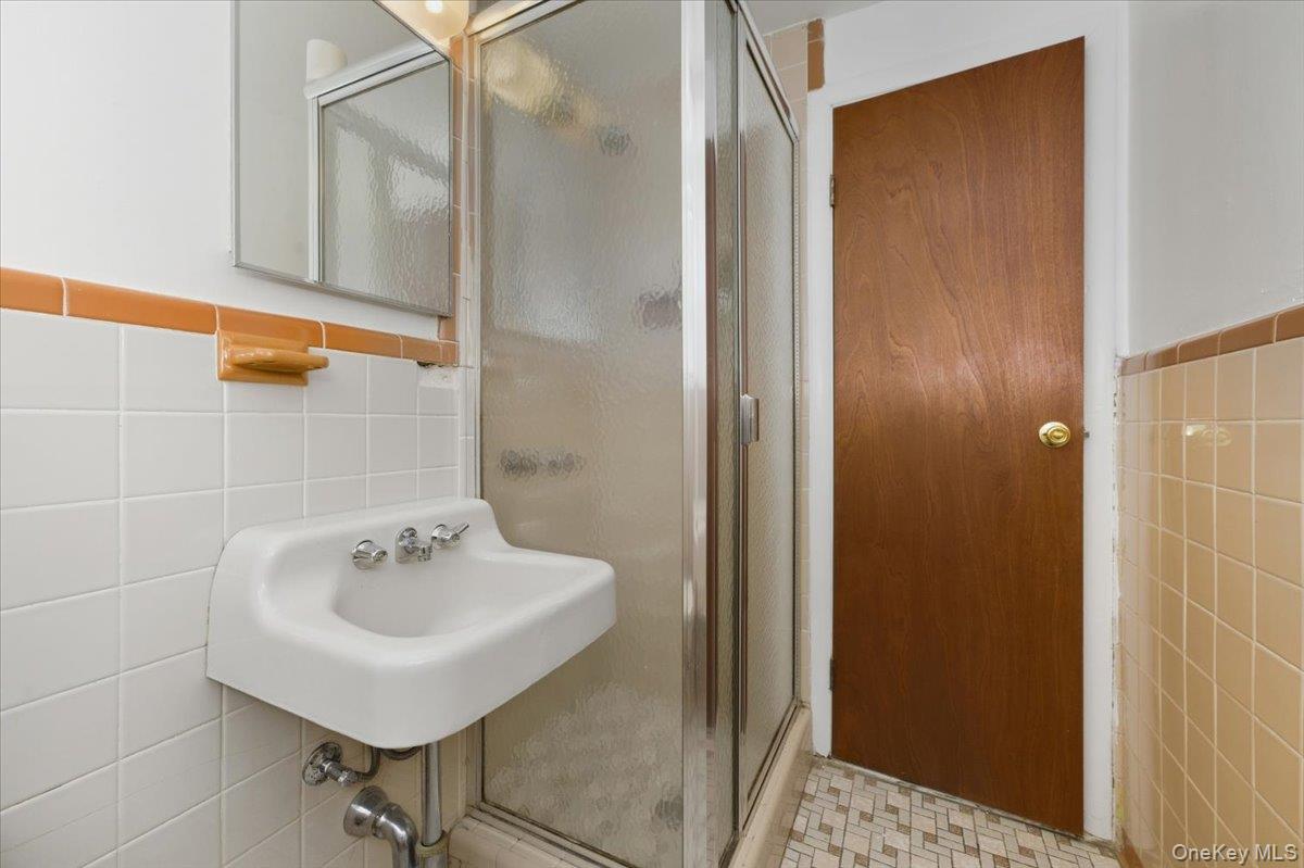 24-60 81st Street East Elmhurst East Elmhurst, NY 11370