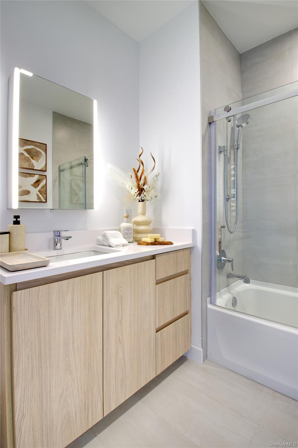 333 Warner Avenue 410 Roslyn Roslyn, NY 11576