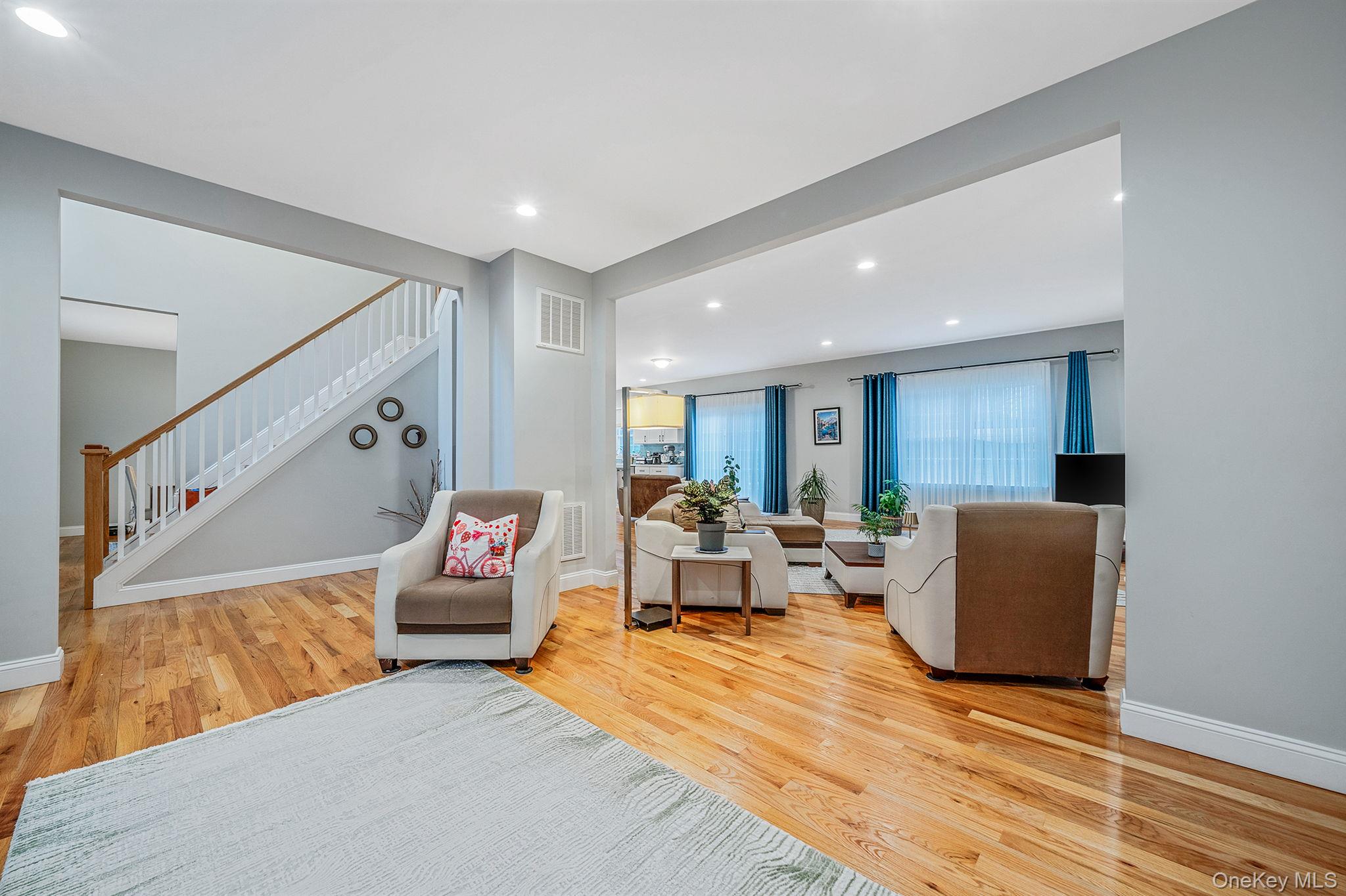 152 Wood Centereach Centereach, NY 11720