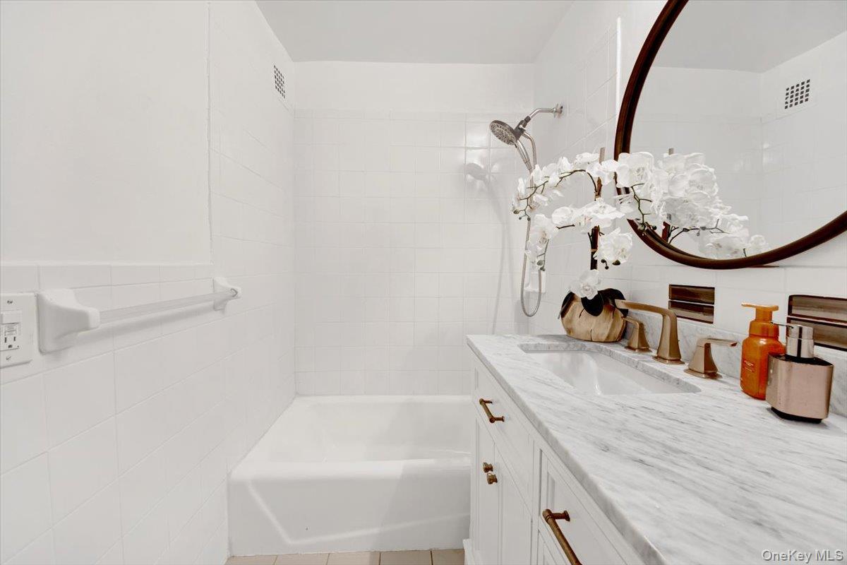 1 Balint Drive 366 Yonkers Yonkers, NY 10710