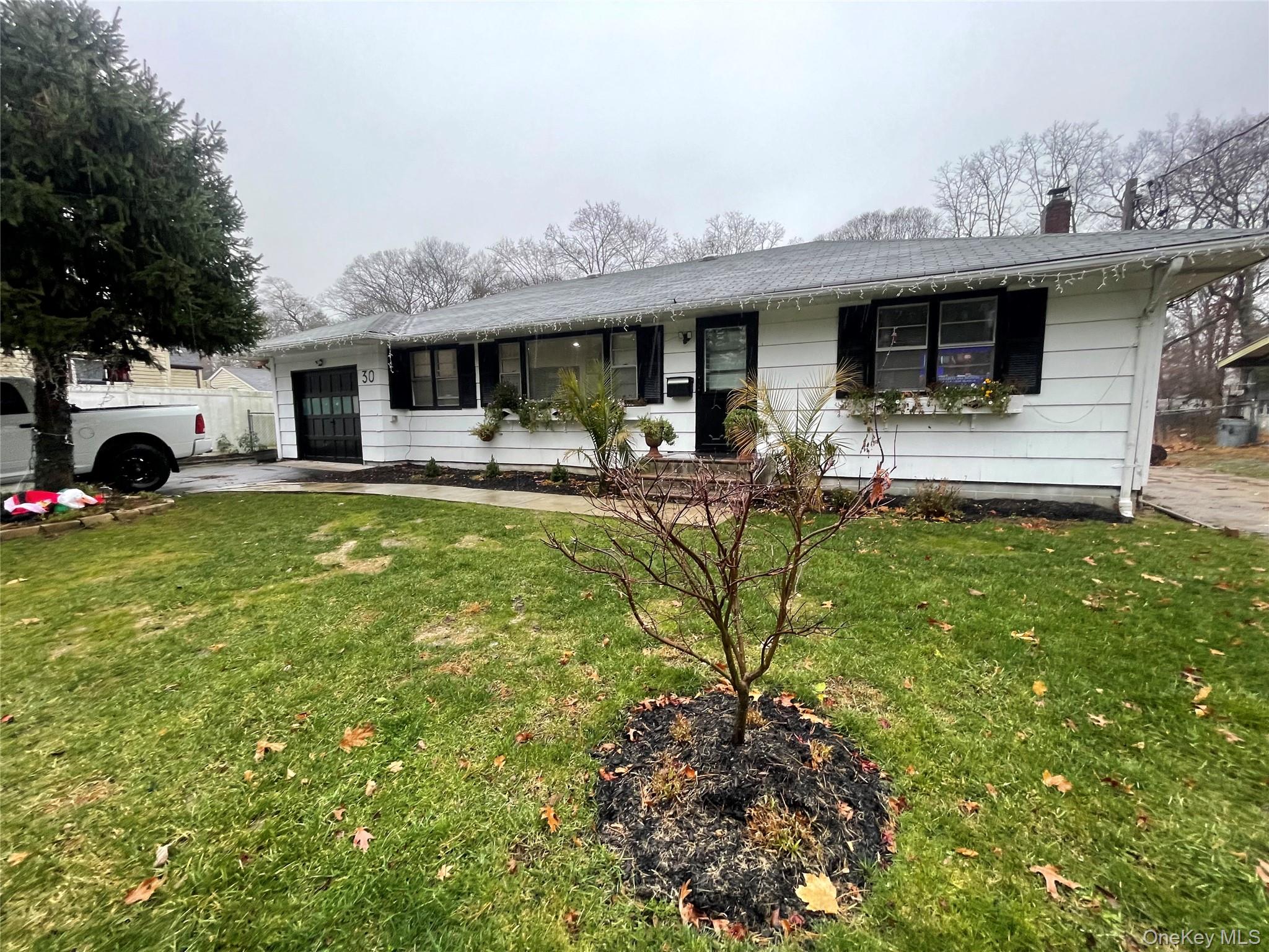 30 Oakcrest Avenue Middle Island Middle Island, NY 11953