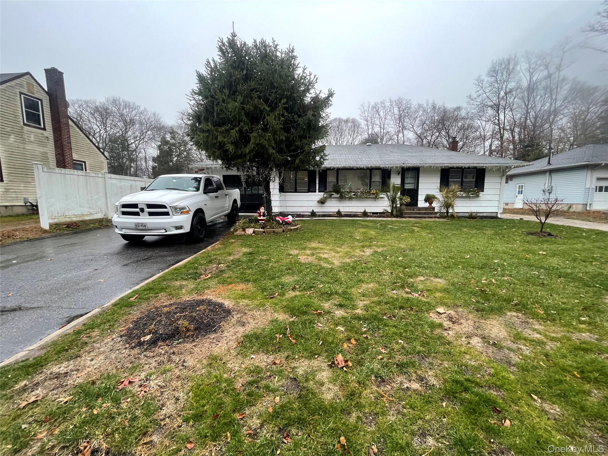 30 Oakcrest Avenue Middle Island Middle Island, NY 11953