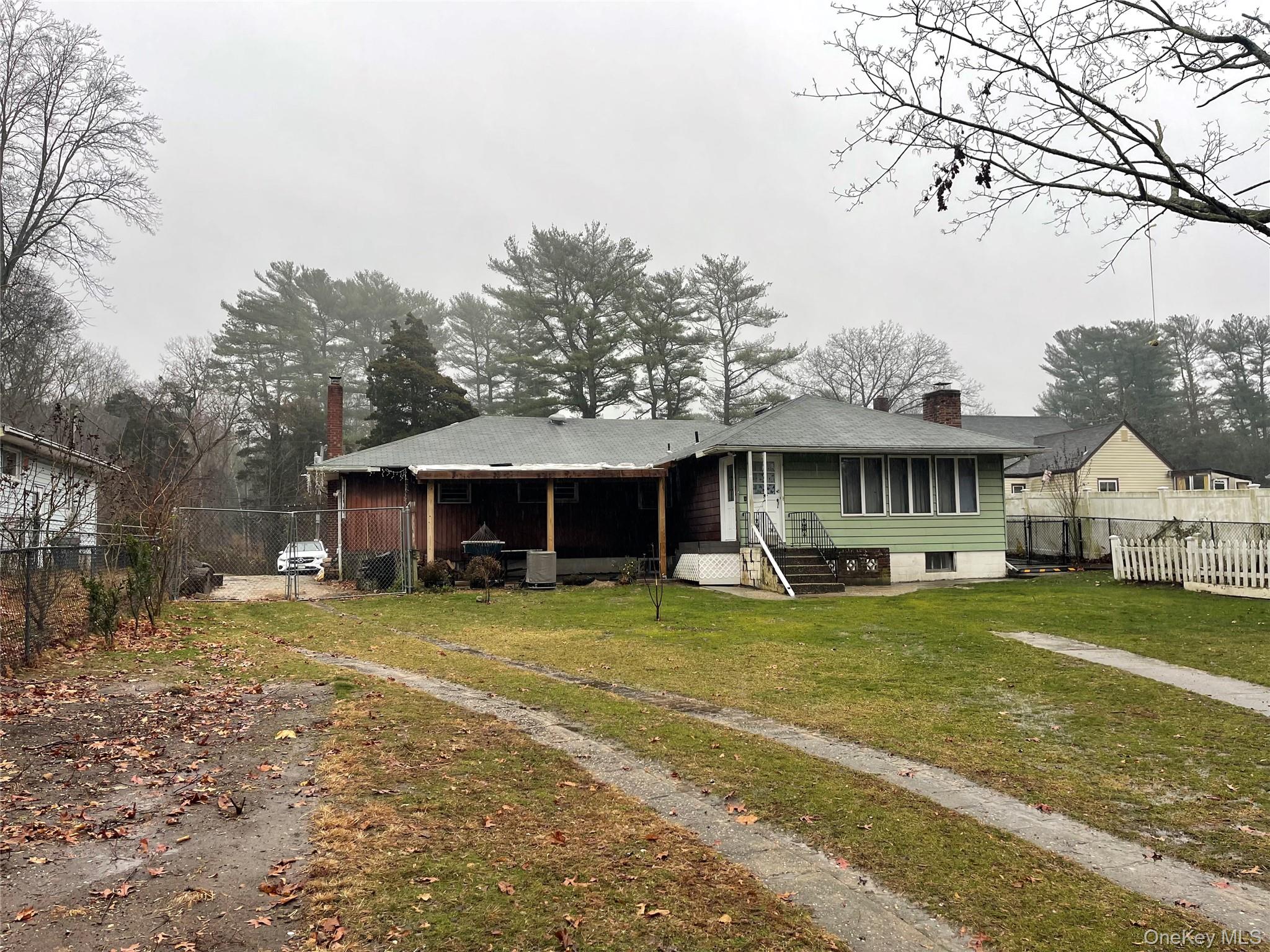 30 Oakcrest Avenue Middle Island Middle Island, NY 11953