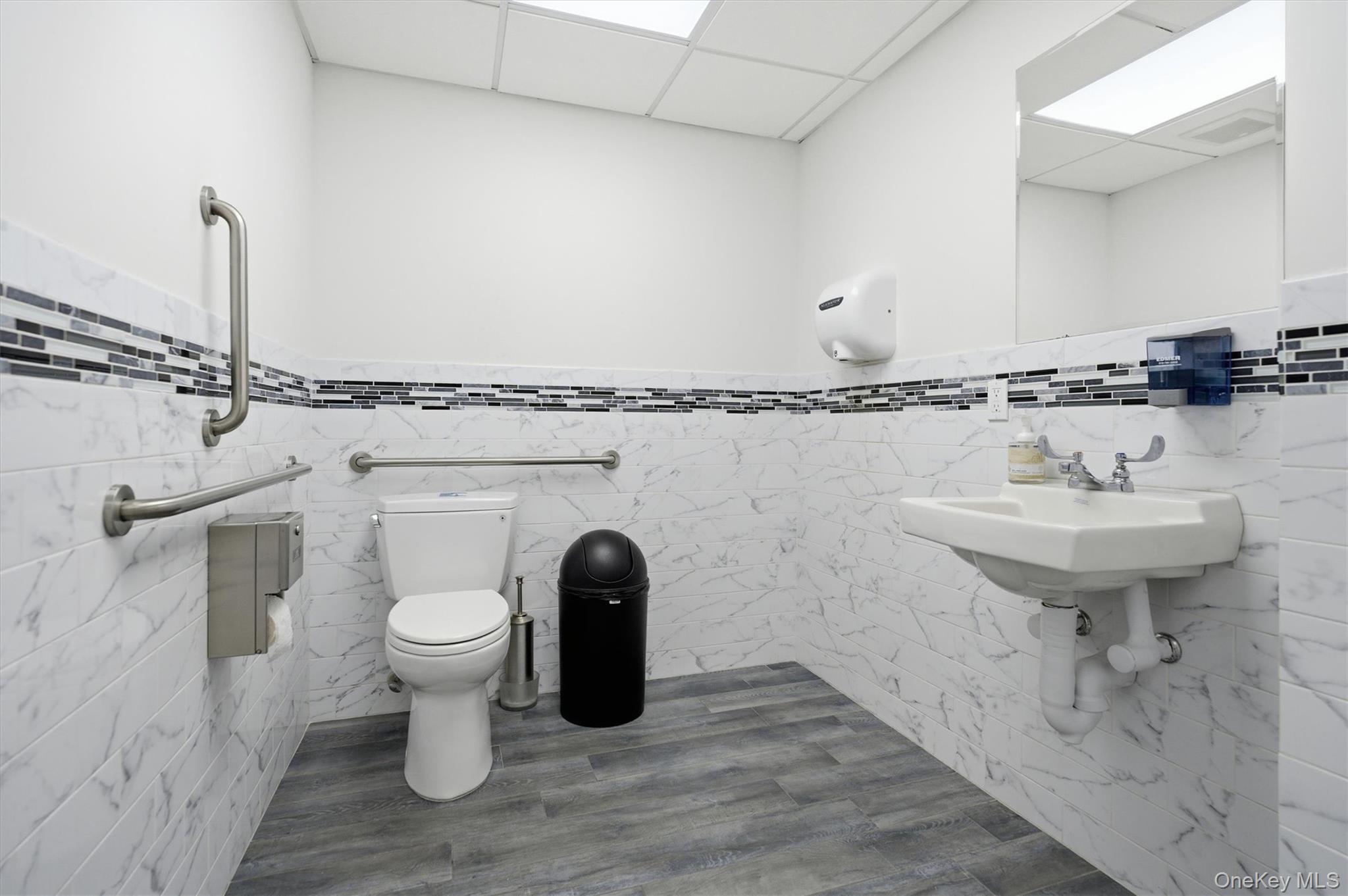 25 Chapel Place 1-B Great Neck Great Neck, NY 11021