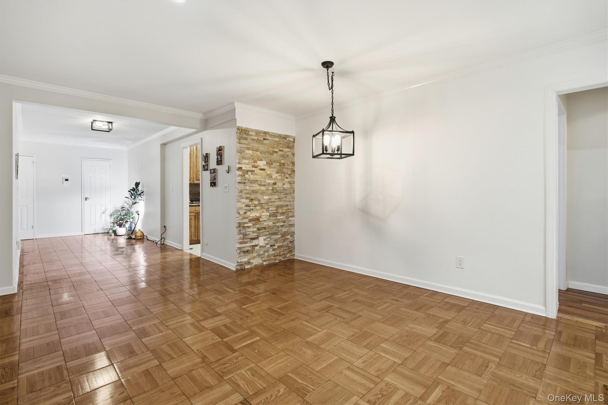 25 Chapel Place 1-B Great Neck Great Neck, NY 11021