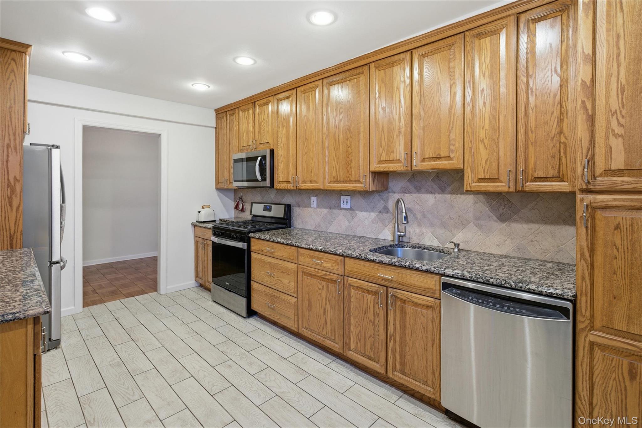 25 Chapel Place 1-B Great Neck Great Neck, NY 11021