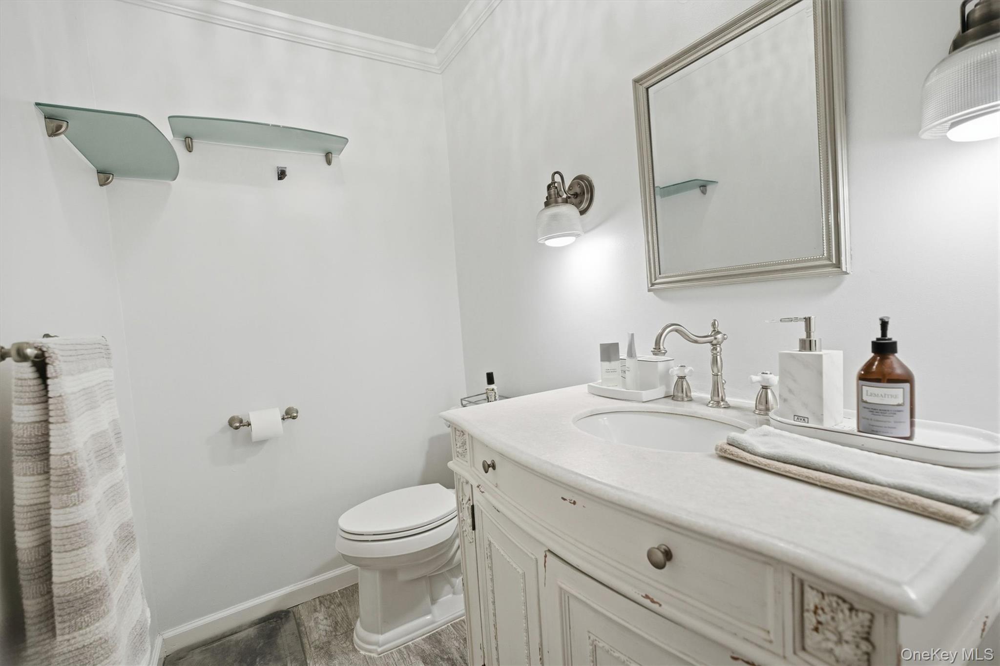 25 Chapel Place 1-B Great Neck Great Neck, NY 11021