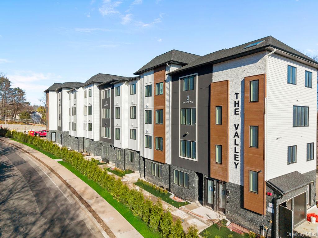5 Valley Way 320 Out of NYC Spring Valley, NY 10977