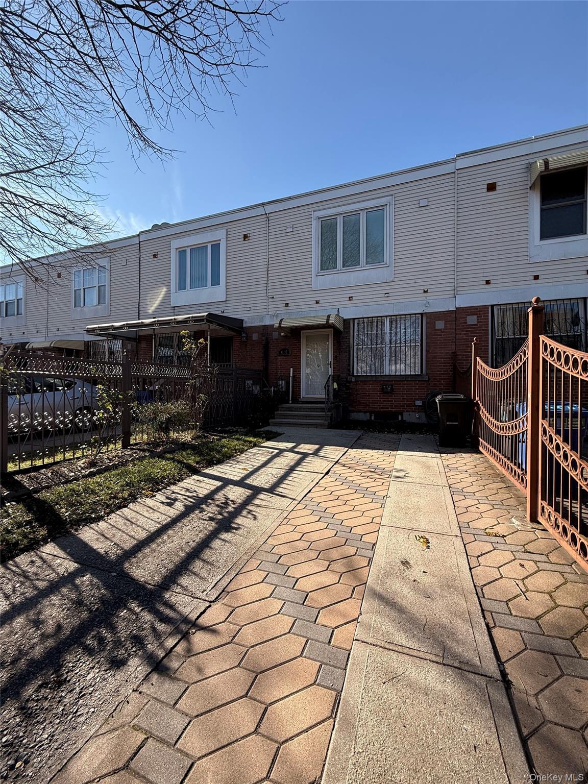 406 Hinsdale Street Brooklyn, NY 11207