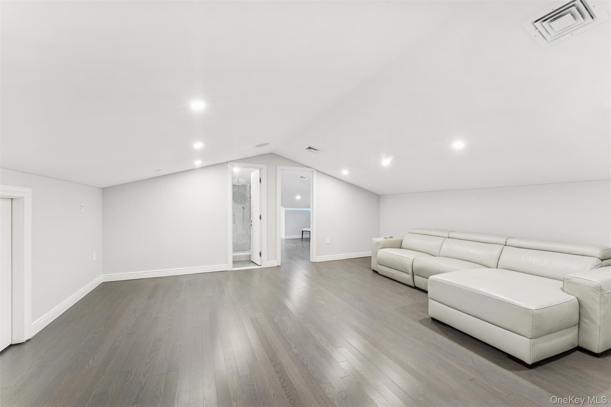 81-05 139th Street Briarwood Briarwood, NY 11435