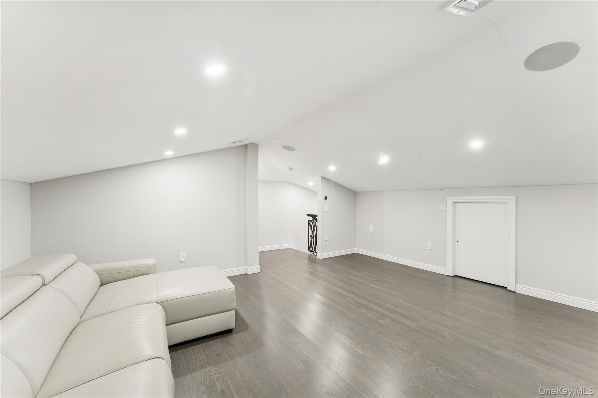 81-05 139th Street Briarwood Briarwood, NY 11435