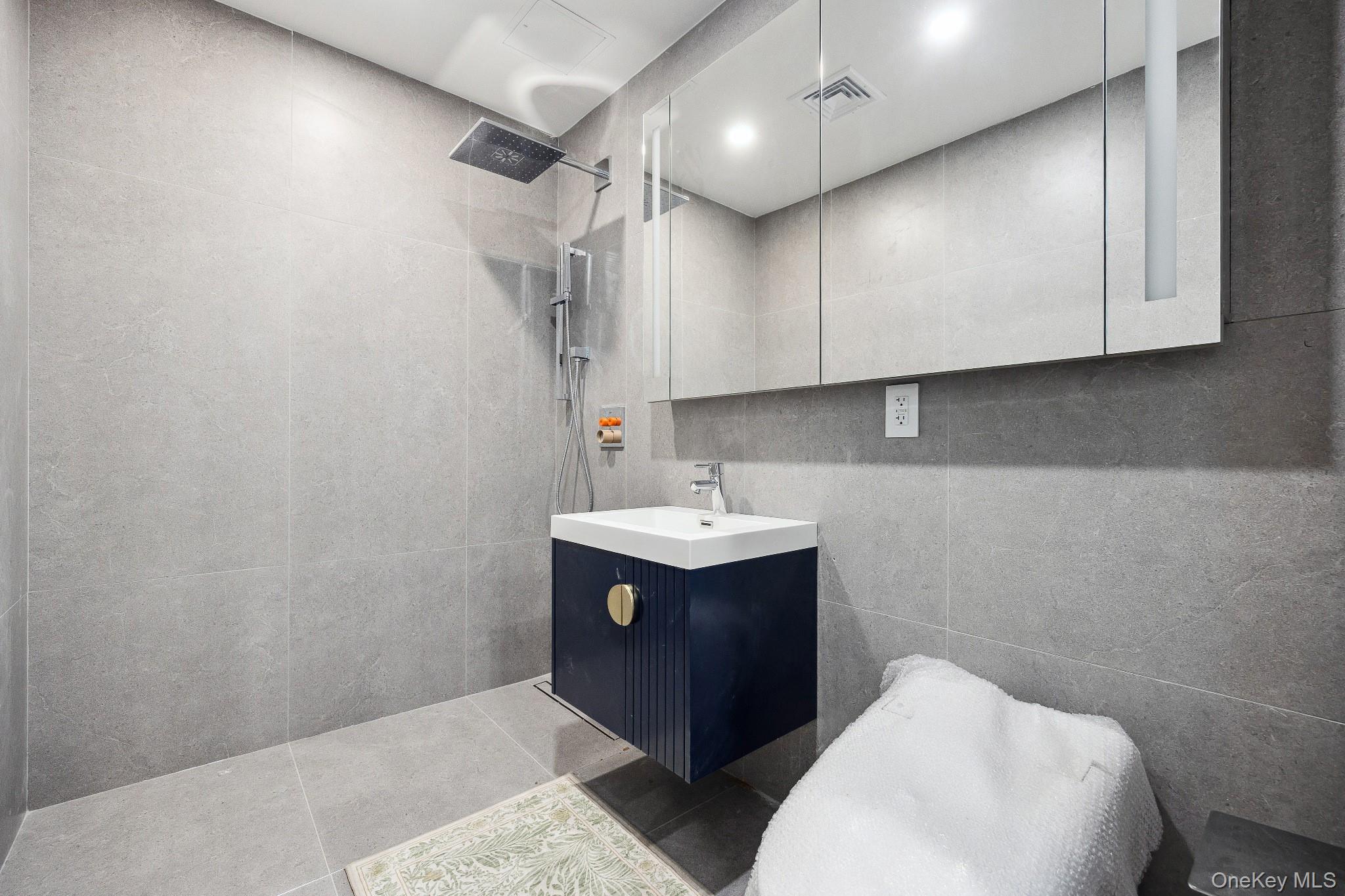 38-20 Parsons Boulevard 611 Flushing Flushing, NY 11354