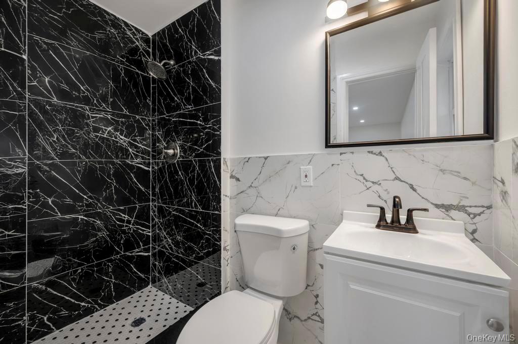 33 Eastfield Lane Melville Melville, NY 11747