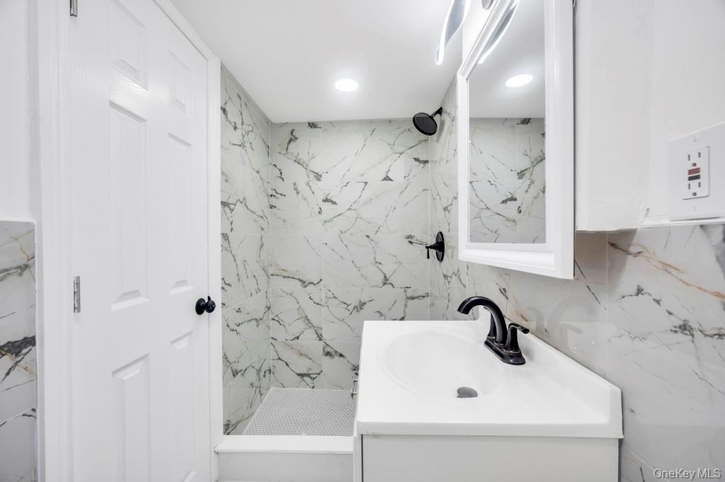 33 Eastfield Lane Melville Melville, NY 11747