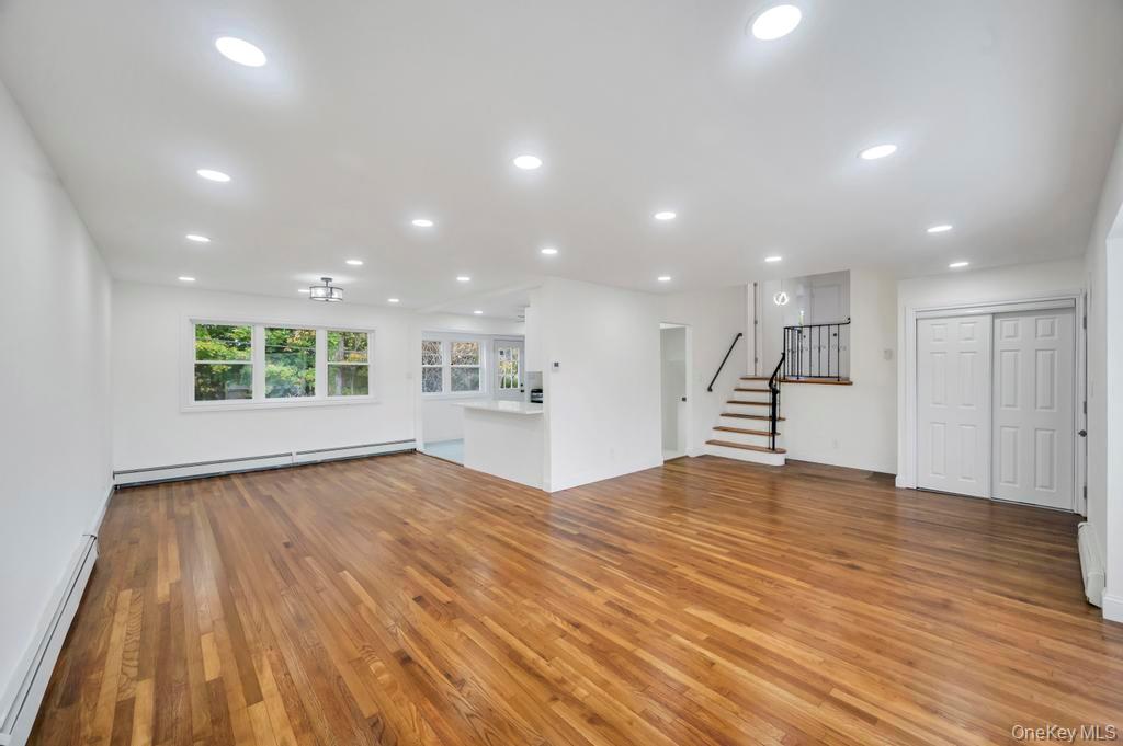 33 Eastfield Lane Melville Melville, NY 11747