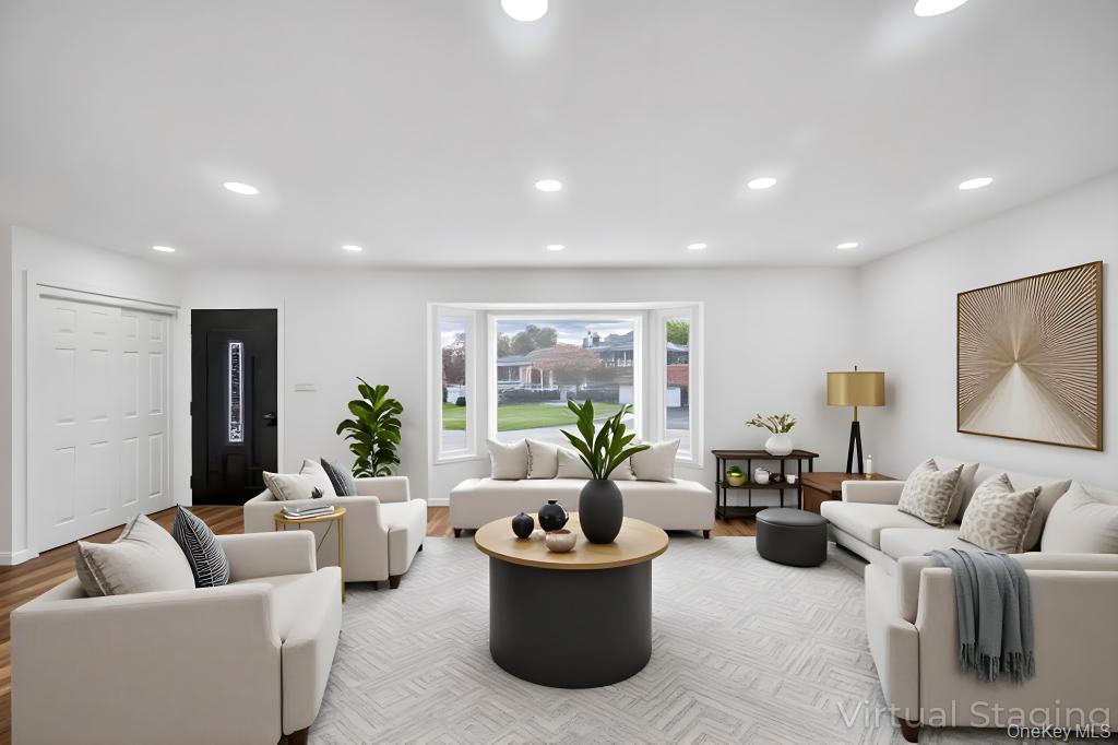 33 Eastfield Lane Melville Melville, NY 11747