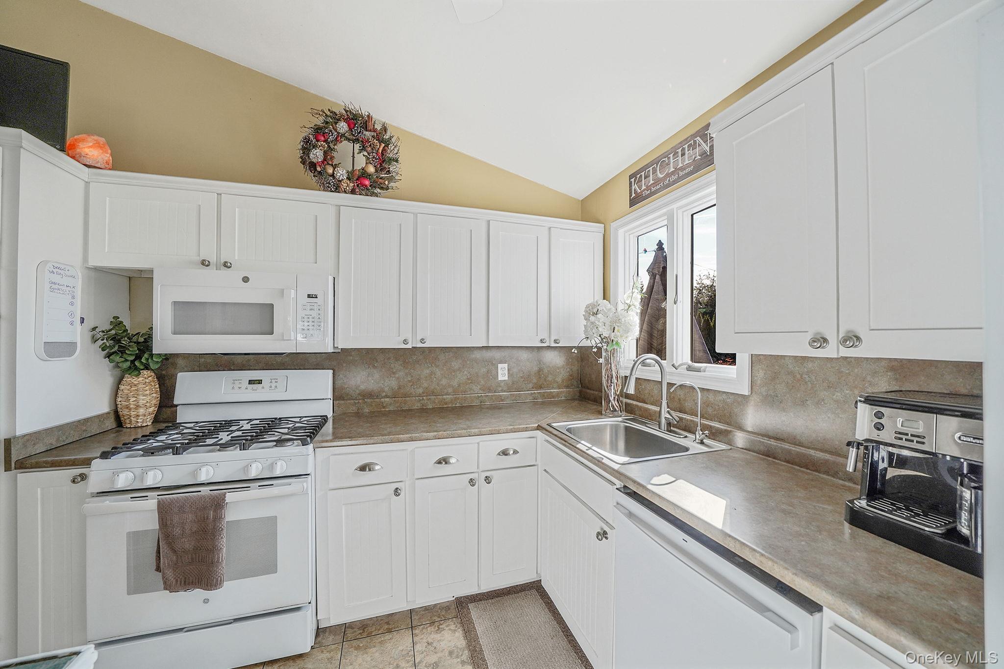 15 Penn Drive Smithtown Smithtown, NY 11787