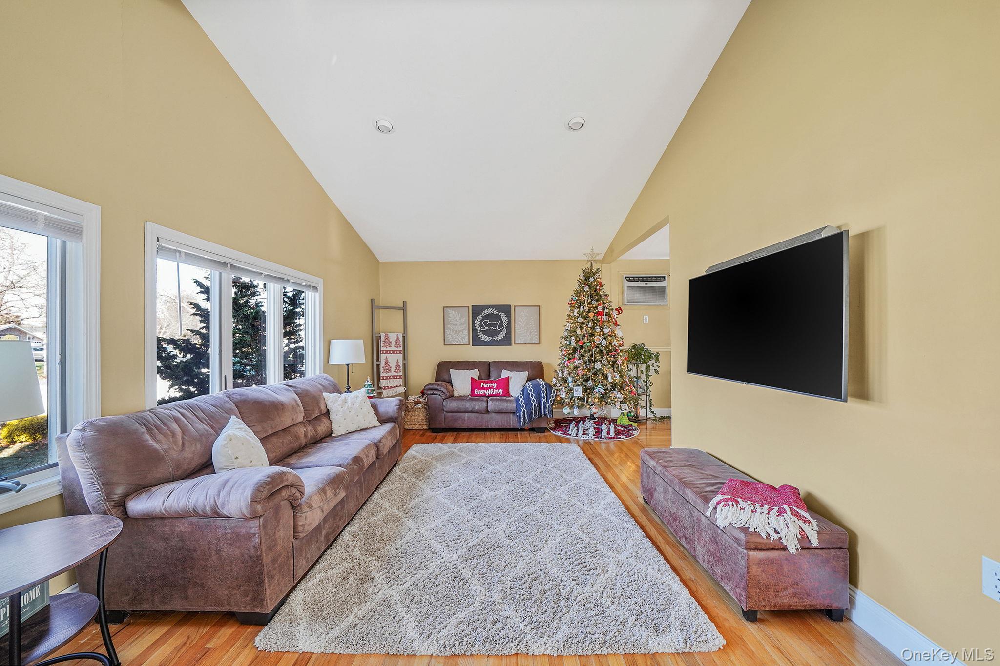 15 Penn Drive Smithtown Smithtown, NY 11787