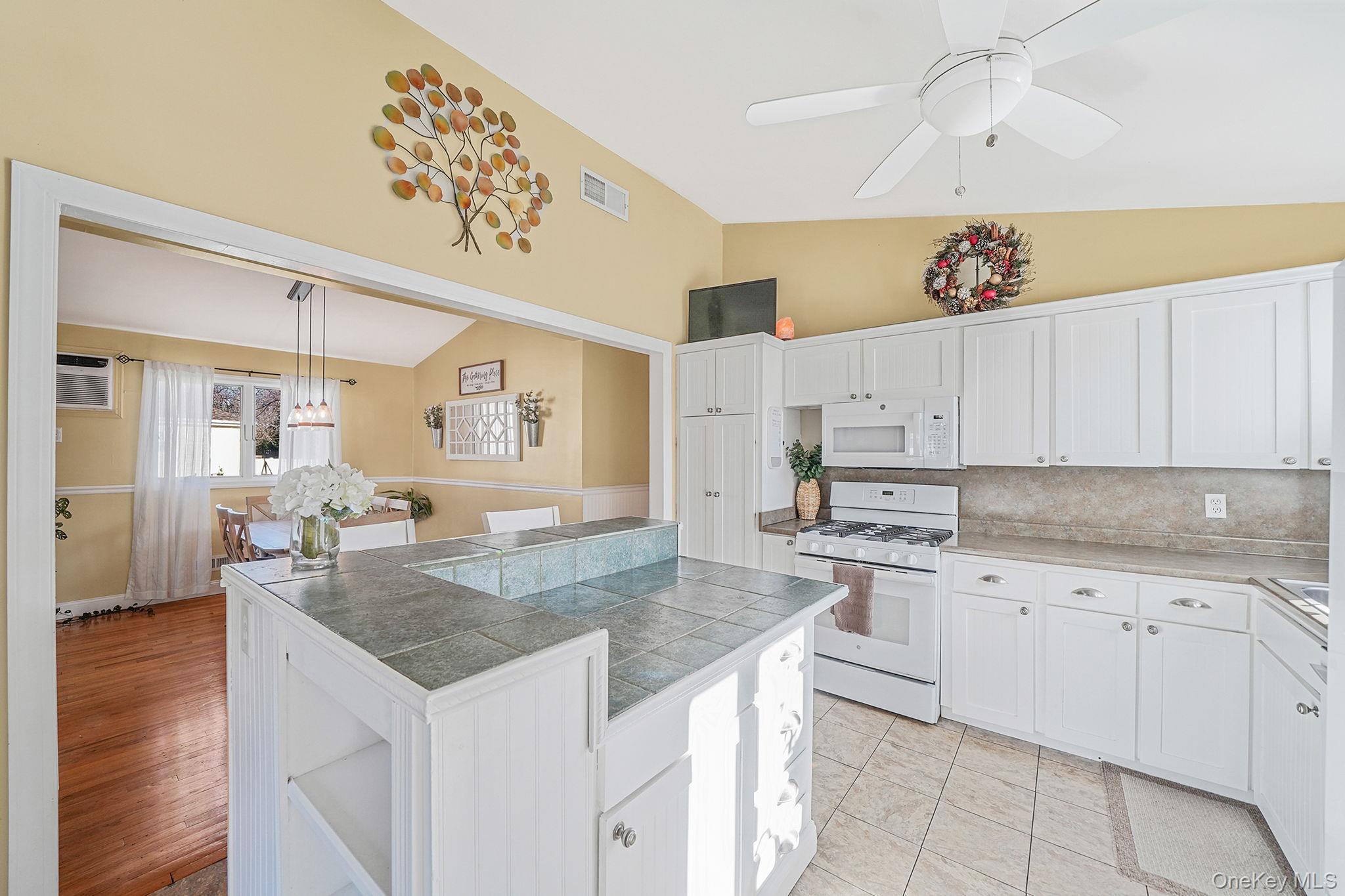 15 Penn Drive Smithtown Smithtown, NY 11787