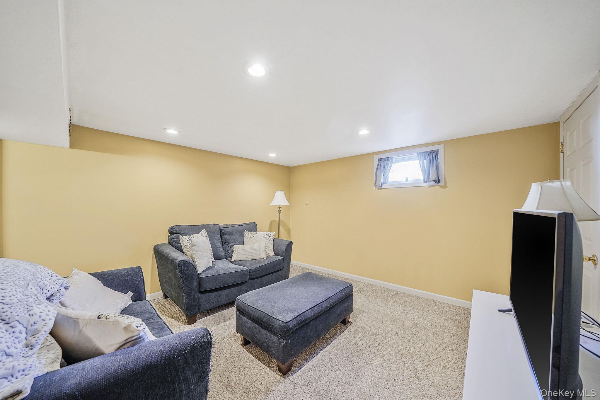 15 Penn Drive Smithtown Smithtown, NY 11787