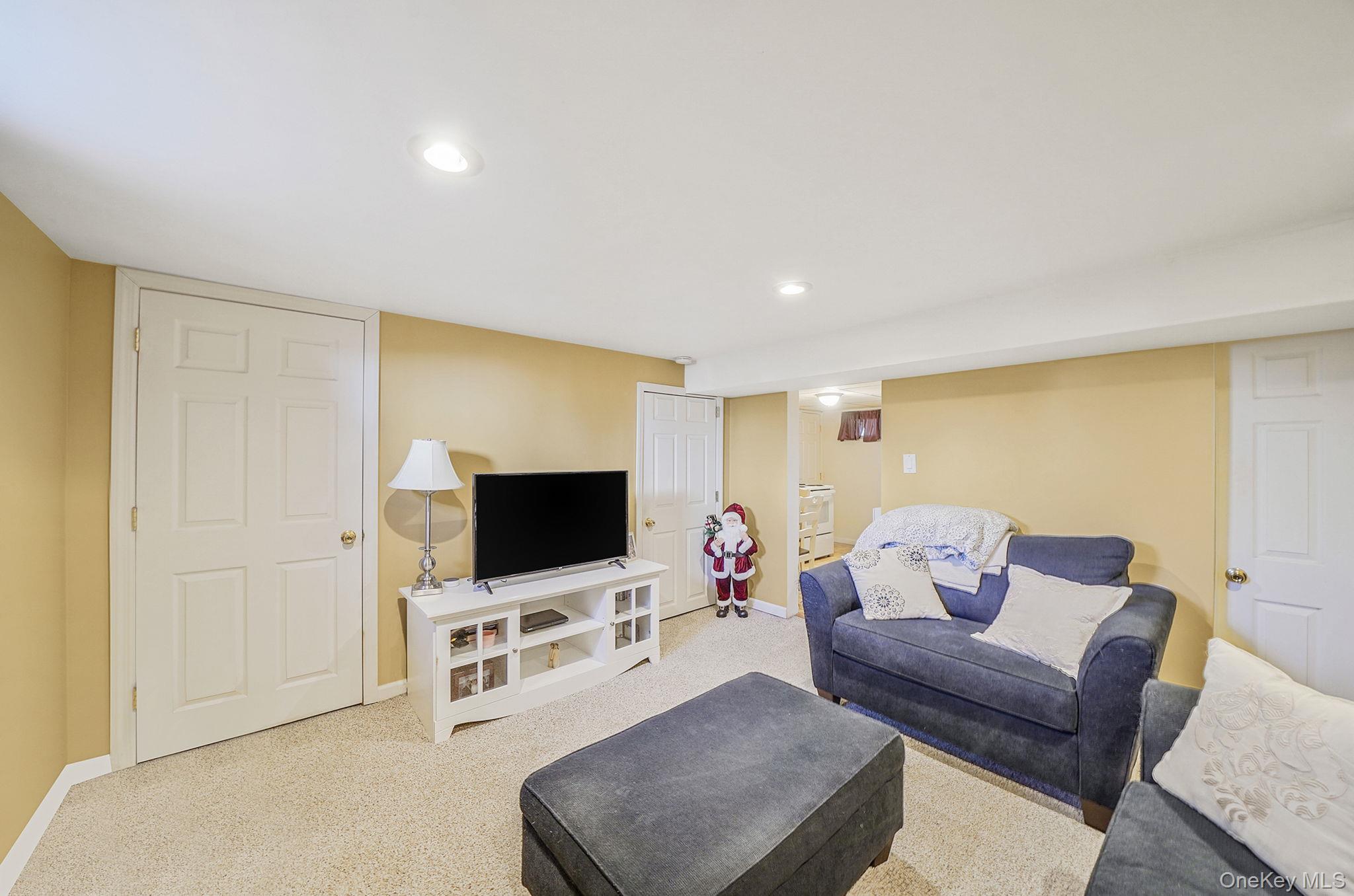 15 Penn Drive Smithtown Smithtown, NY 11787