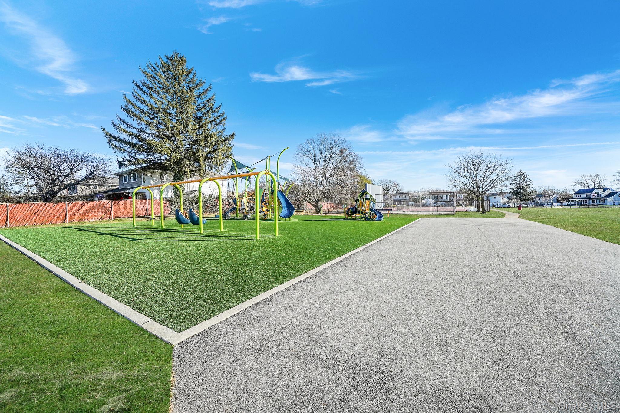 15 Penn Drive Smithtown Smithtown, NY 11787