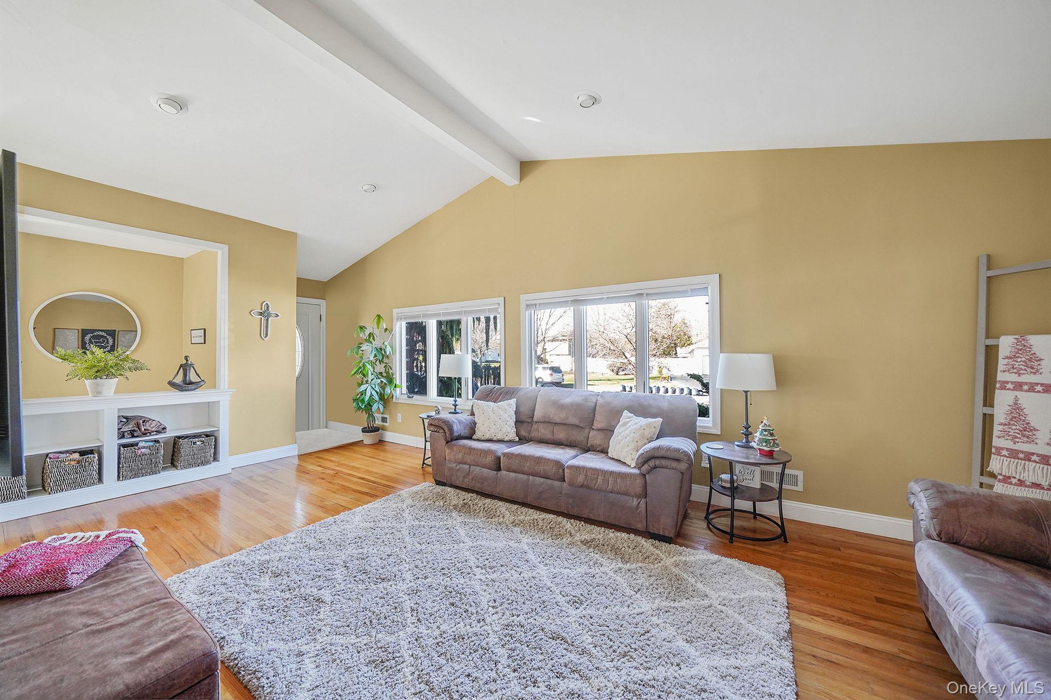 15 Penn Drive Smithtown Smithtown, NY 11787