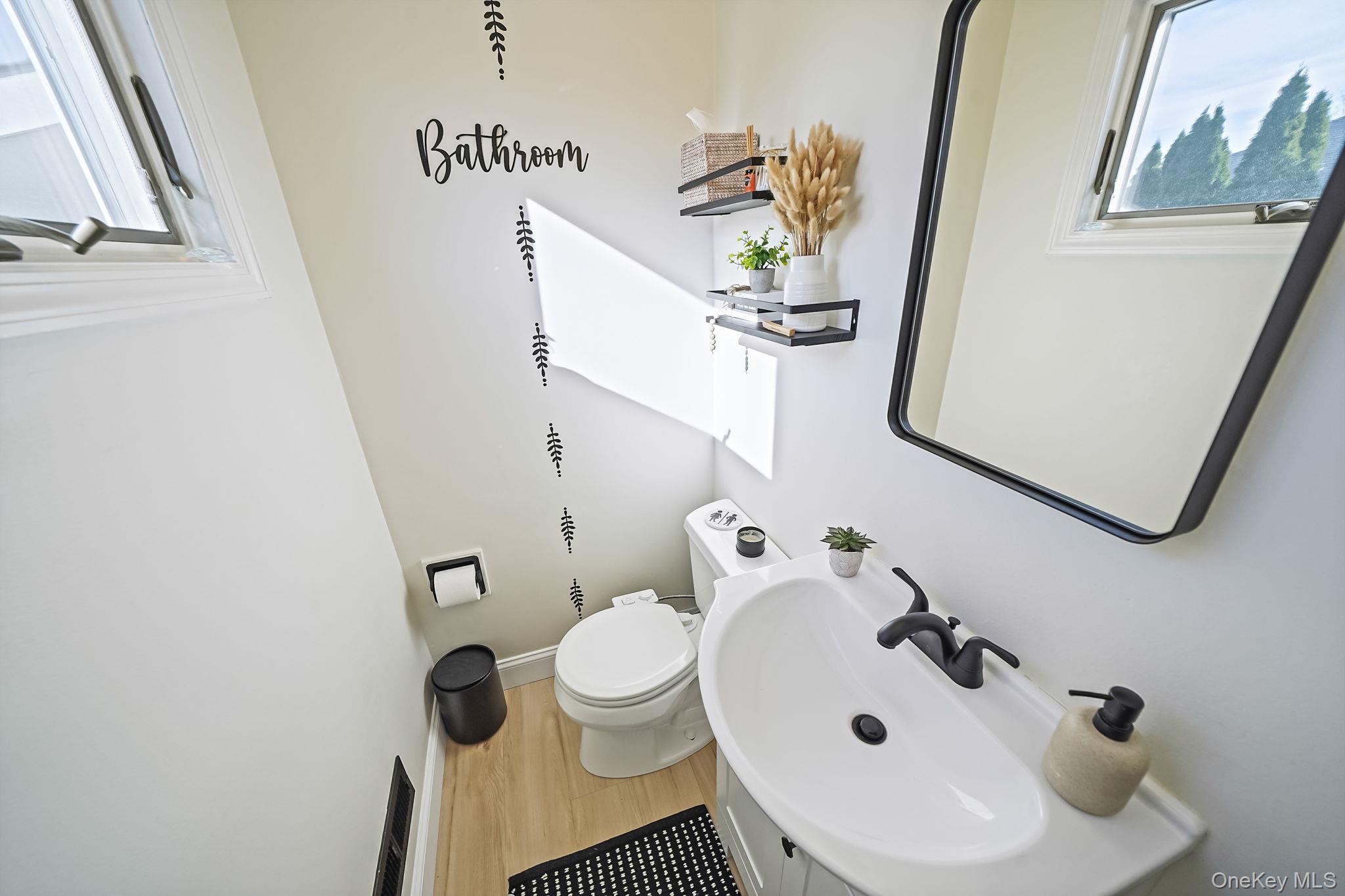 15 Penn Drive Smithtown Smithtown, NY 11787