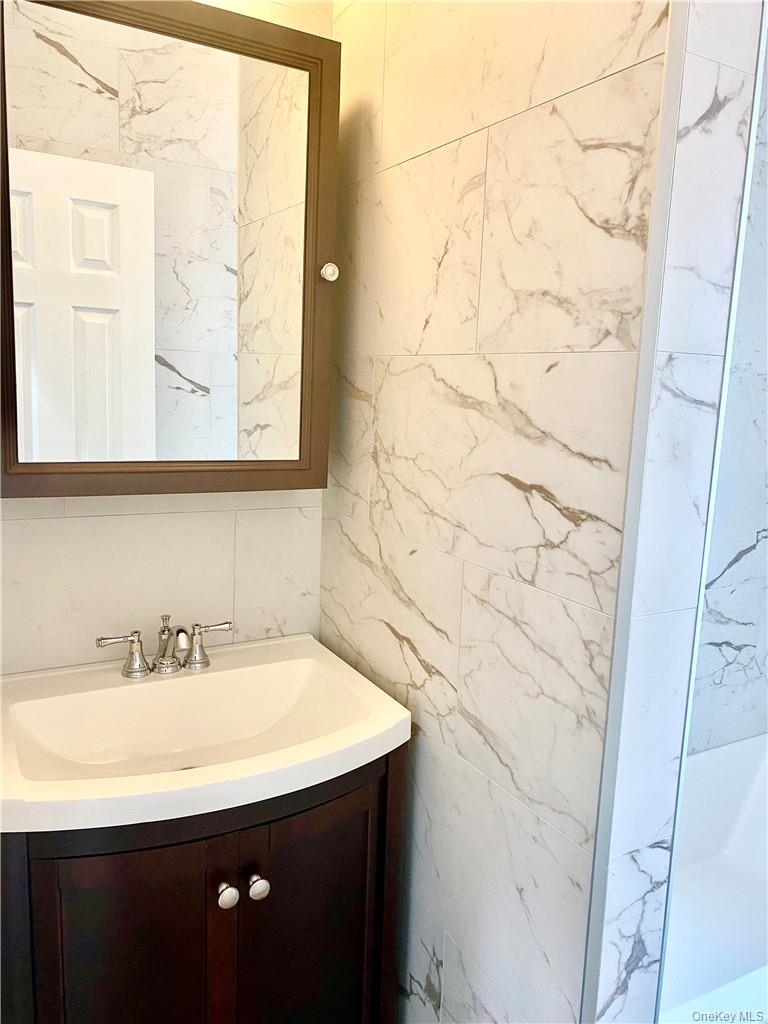 26 Courtland Street 2-R Out of NYC Middletown, NY 10940