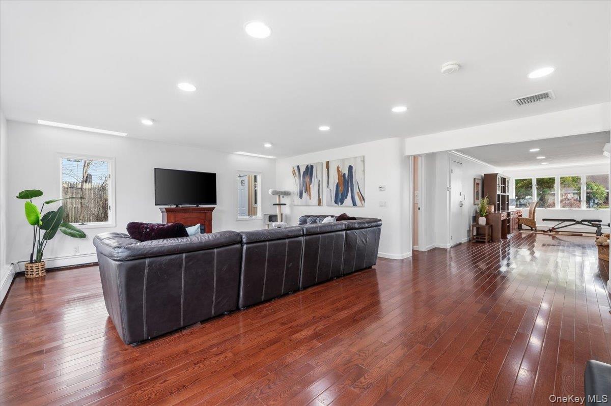 59 Hazelwood Drive Jericho Jericho, NY 11753