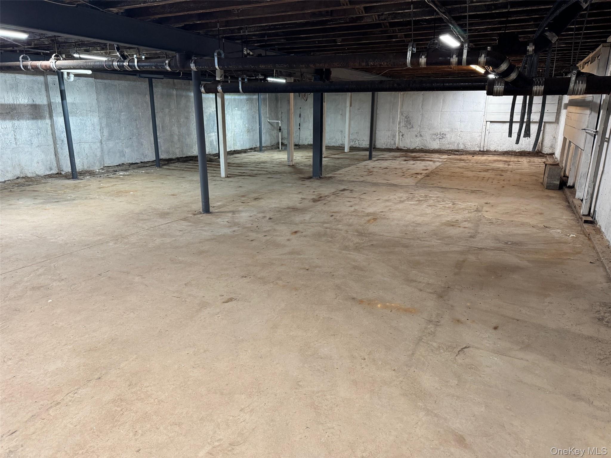 6918 Myrtle Avenue Ridgewood Ridgewood, NY 11385