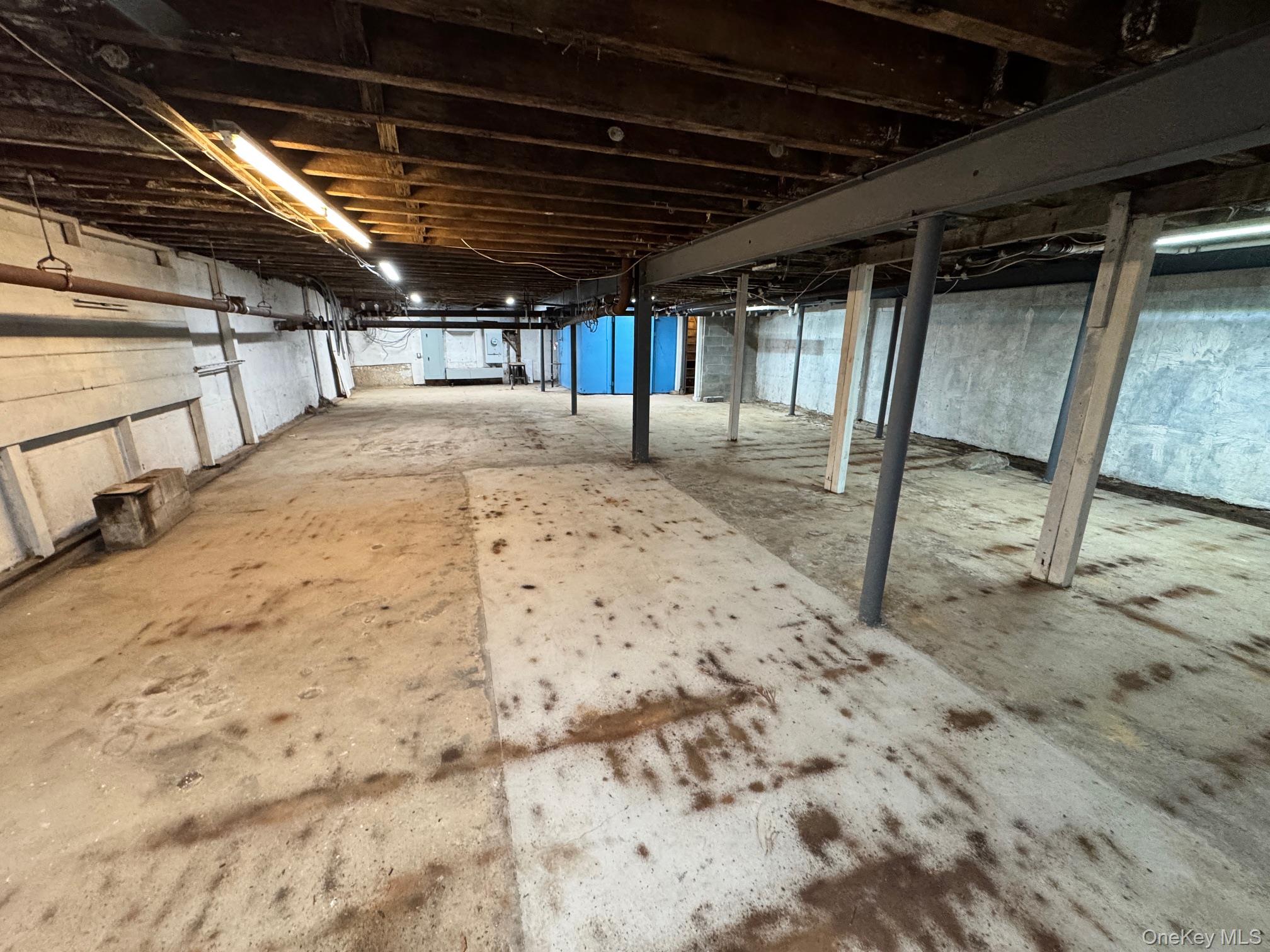 6918 Myrtle Avenue Ridgewood Ridgewood, NY 11385