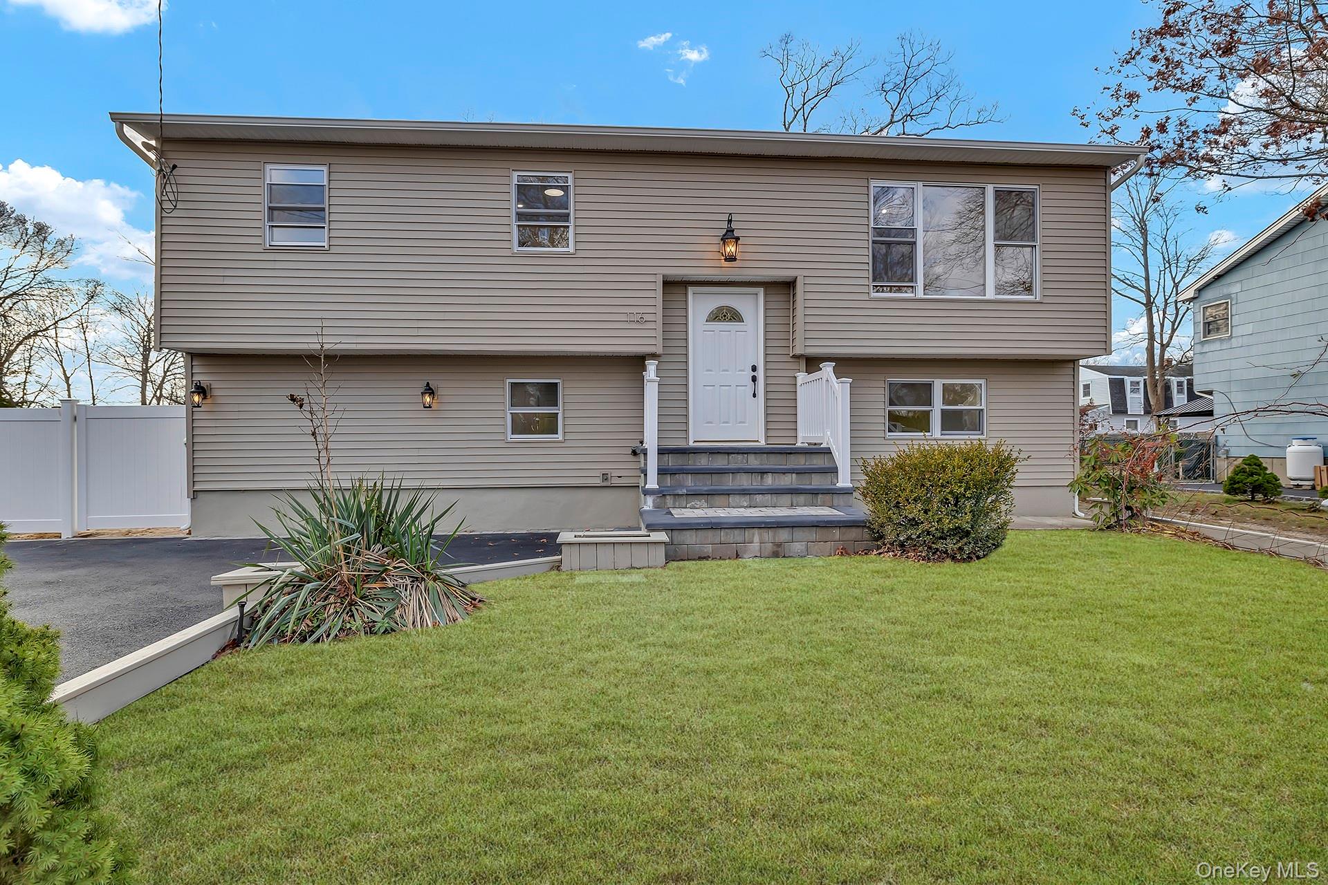 116 Phyllis Drive Patchogue Patchogue, NY 11772