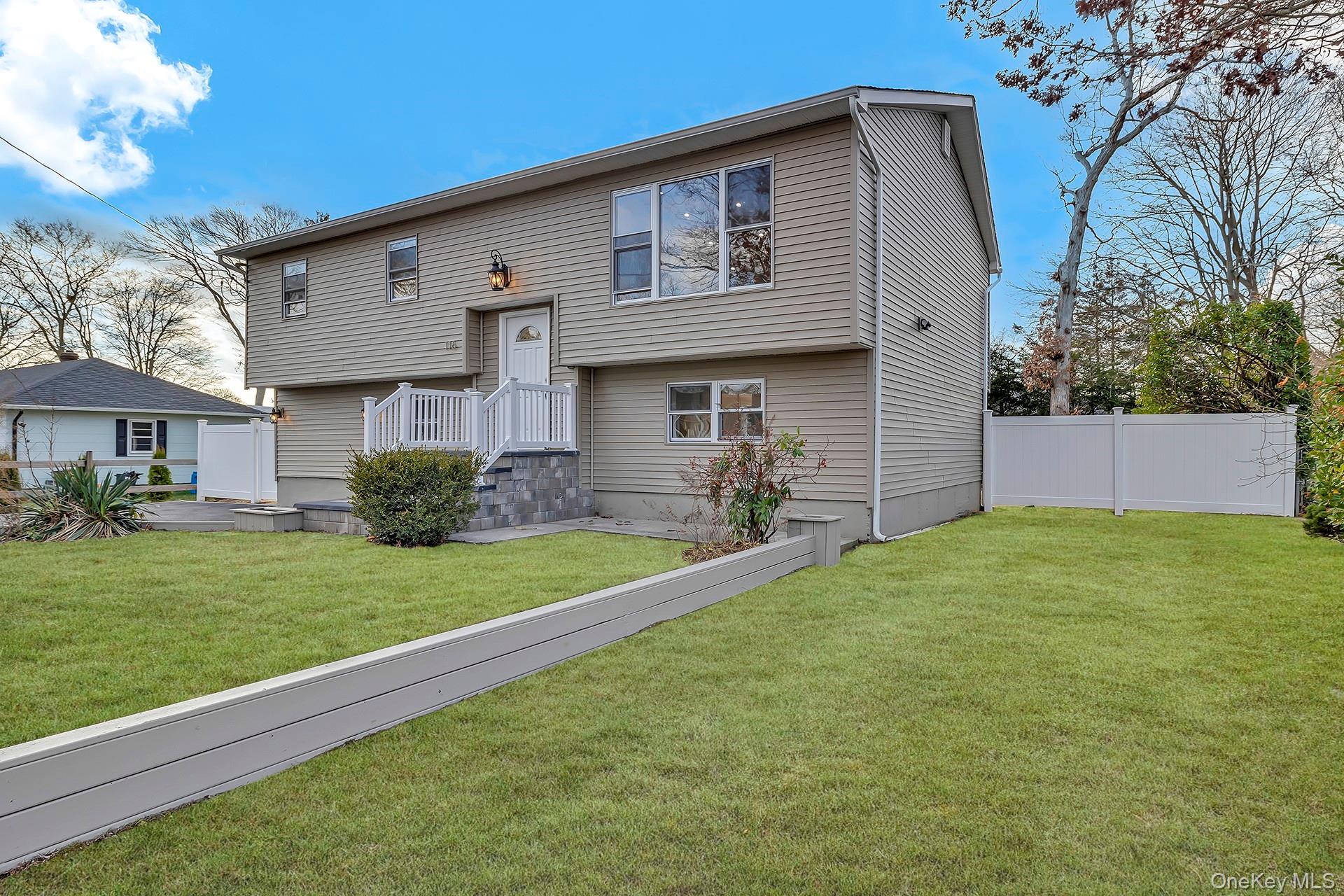 116 Phyllis Drive Patchogue Patchogue, NY 11772