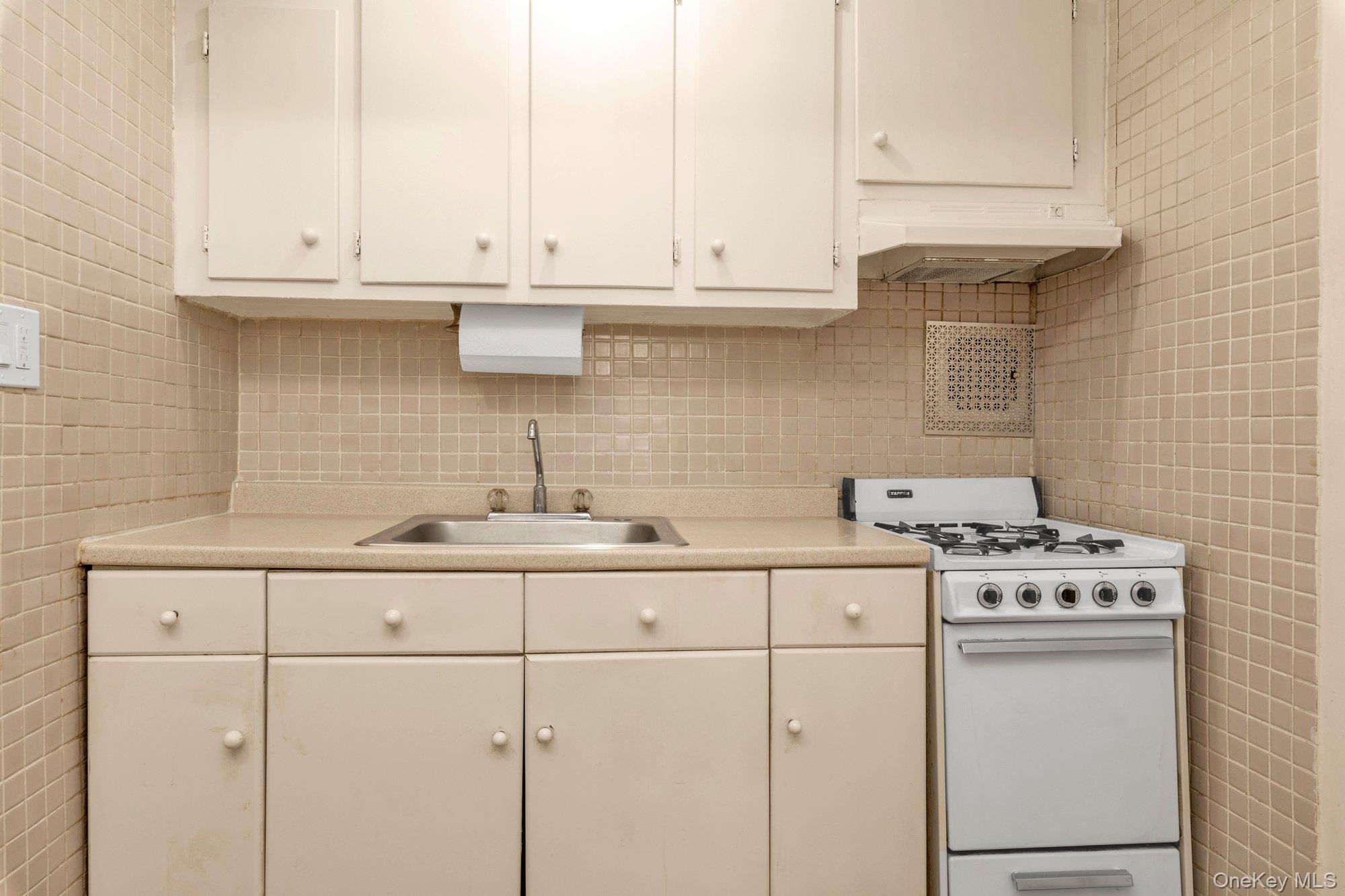 31-85 Crescent Street 2 Astoria Astoria, NY 11106