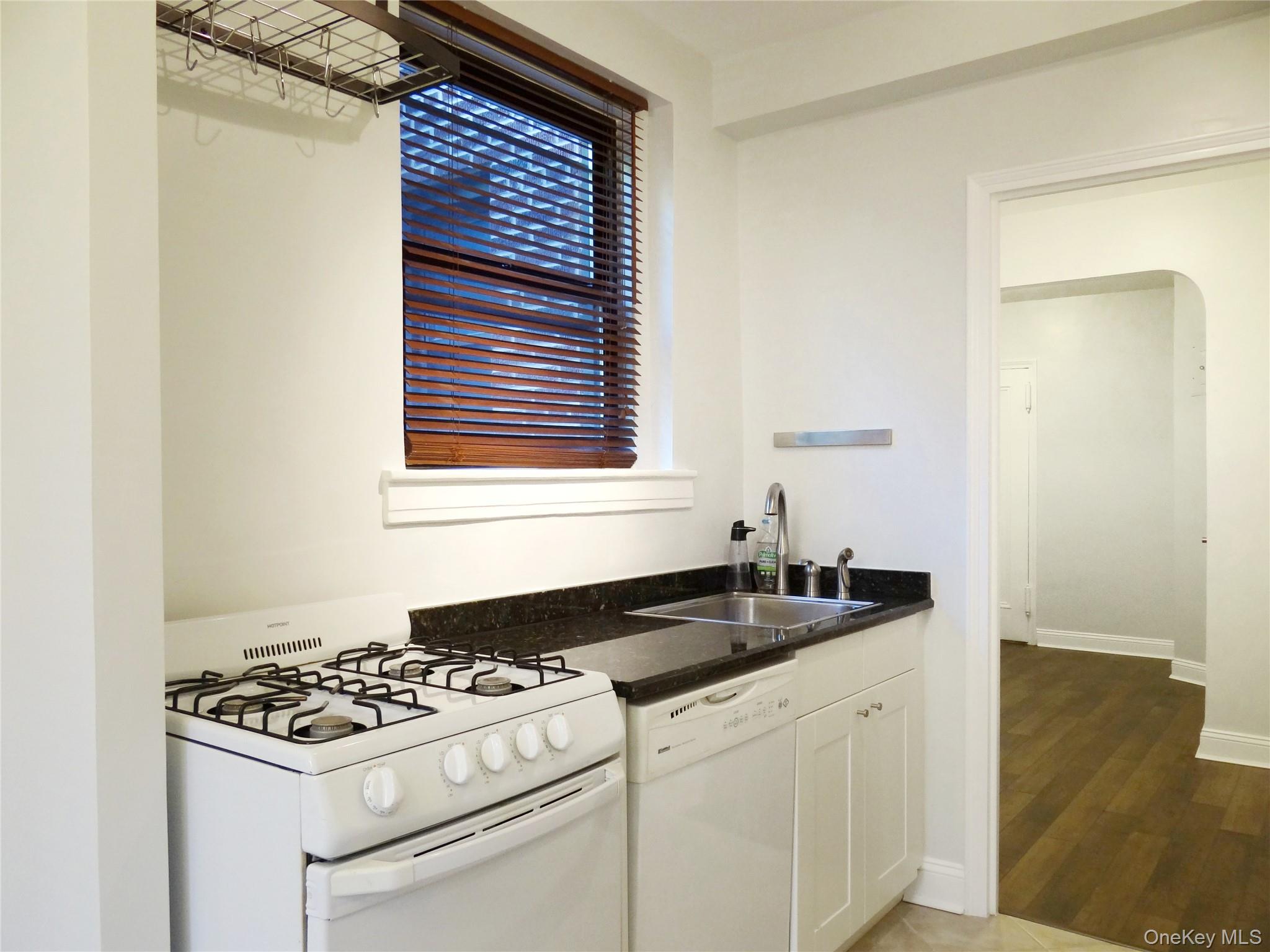 88-12 Elmhurst Avenue 1-J Elmhurst Elmhurst, NY 11373