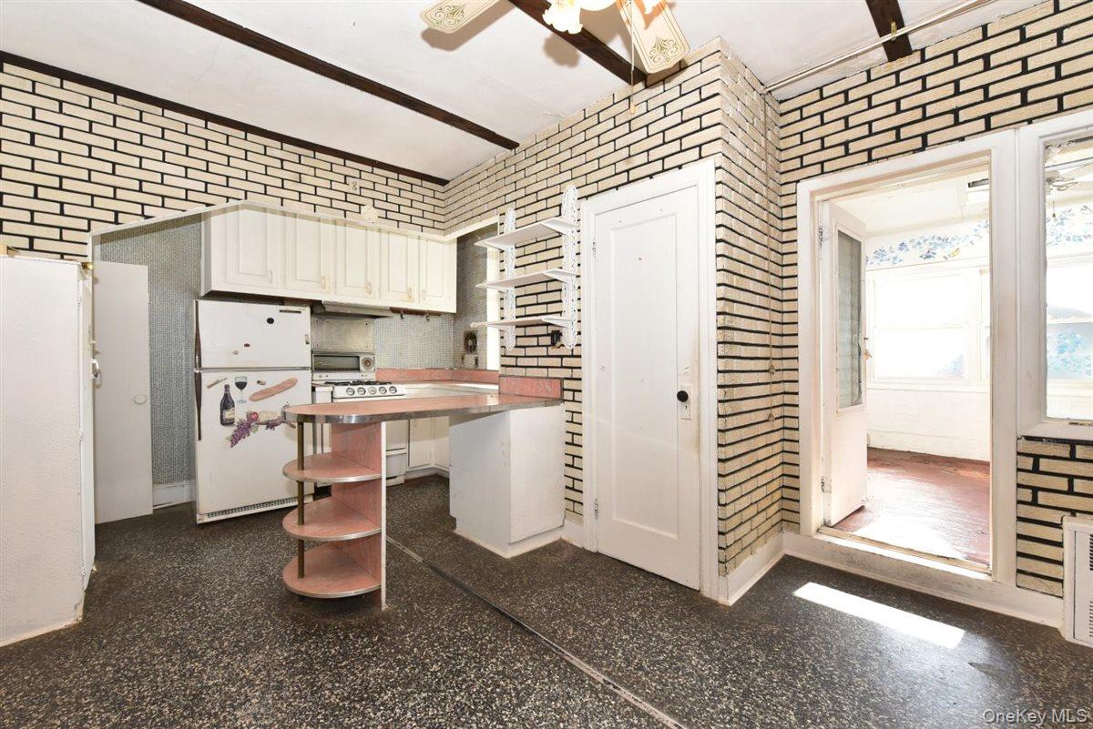 222 Avenue V Brooklyn, NY 11223