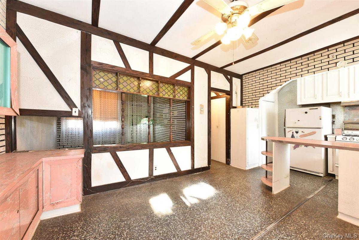 222 Avenue V Brooklyn, NY 11223