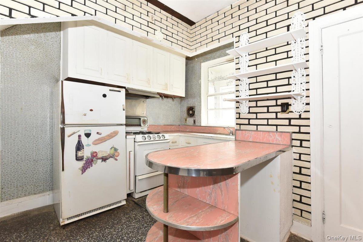 222 Avenue V Brooklyn, NY 11223