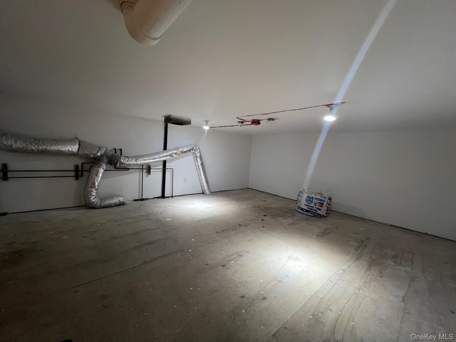 411 Jericho Turnpike New Hyde Park New Hyde Park, NY 11040