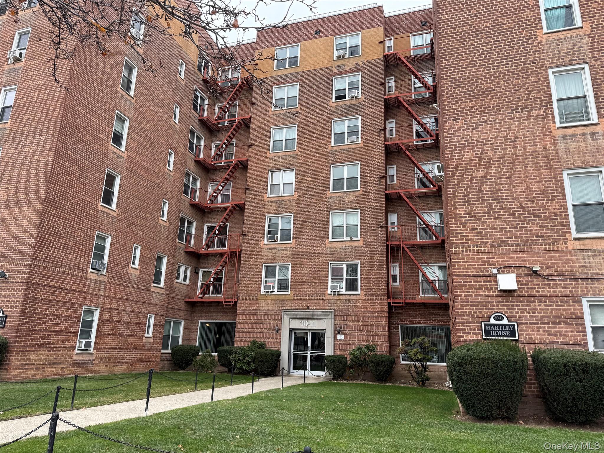 30-11 Parsons Boulevard 2-T Flushing Flushing, NY 11354