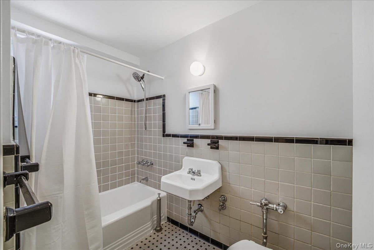 30-11 Parsons Boulevard 2-T Flushing Flushing, NY 11354