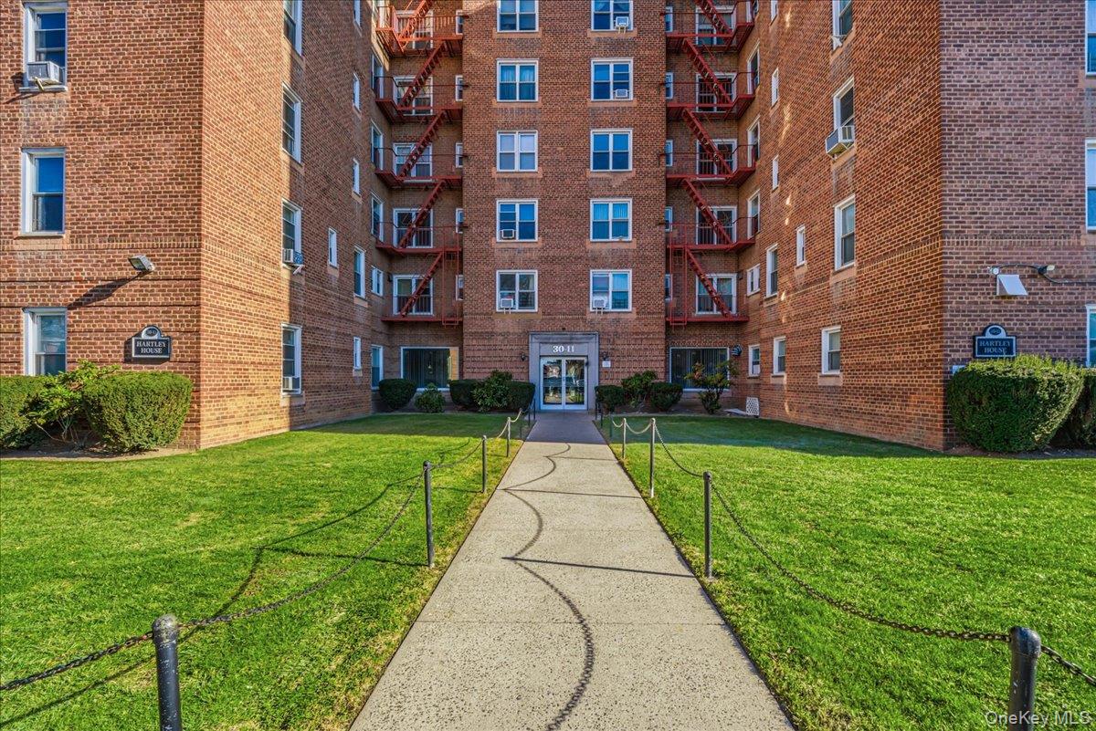 30-11 Parsons Boulevard 2-T Flushing Flushing, NY 11354