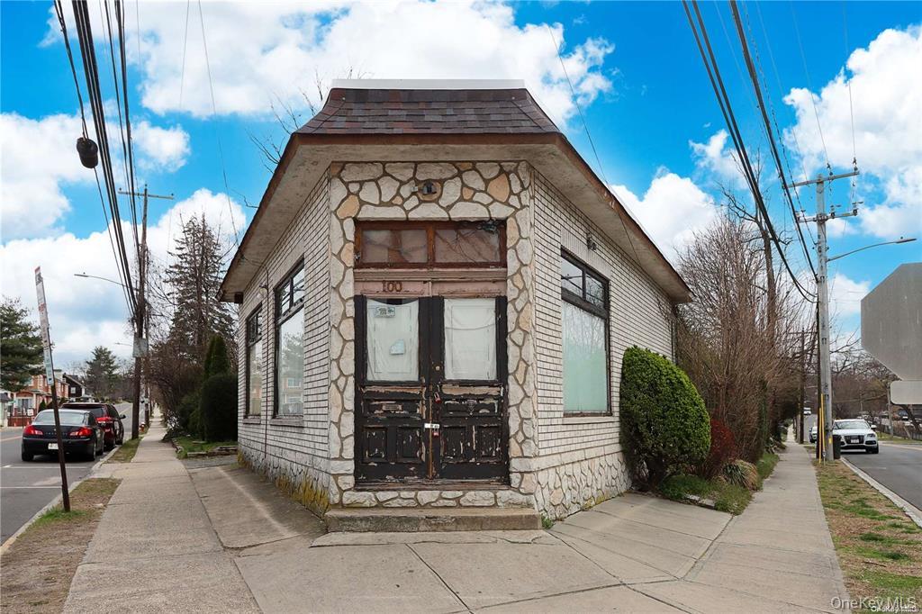 100 Steamboat Road Great Neck Great Neck, NY 11024