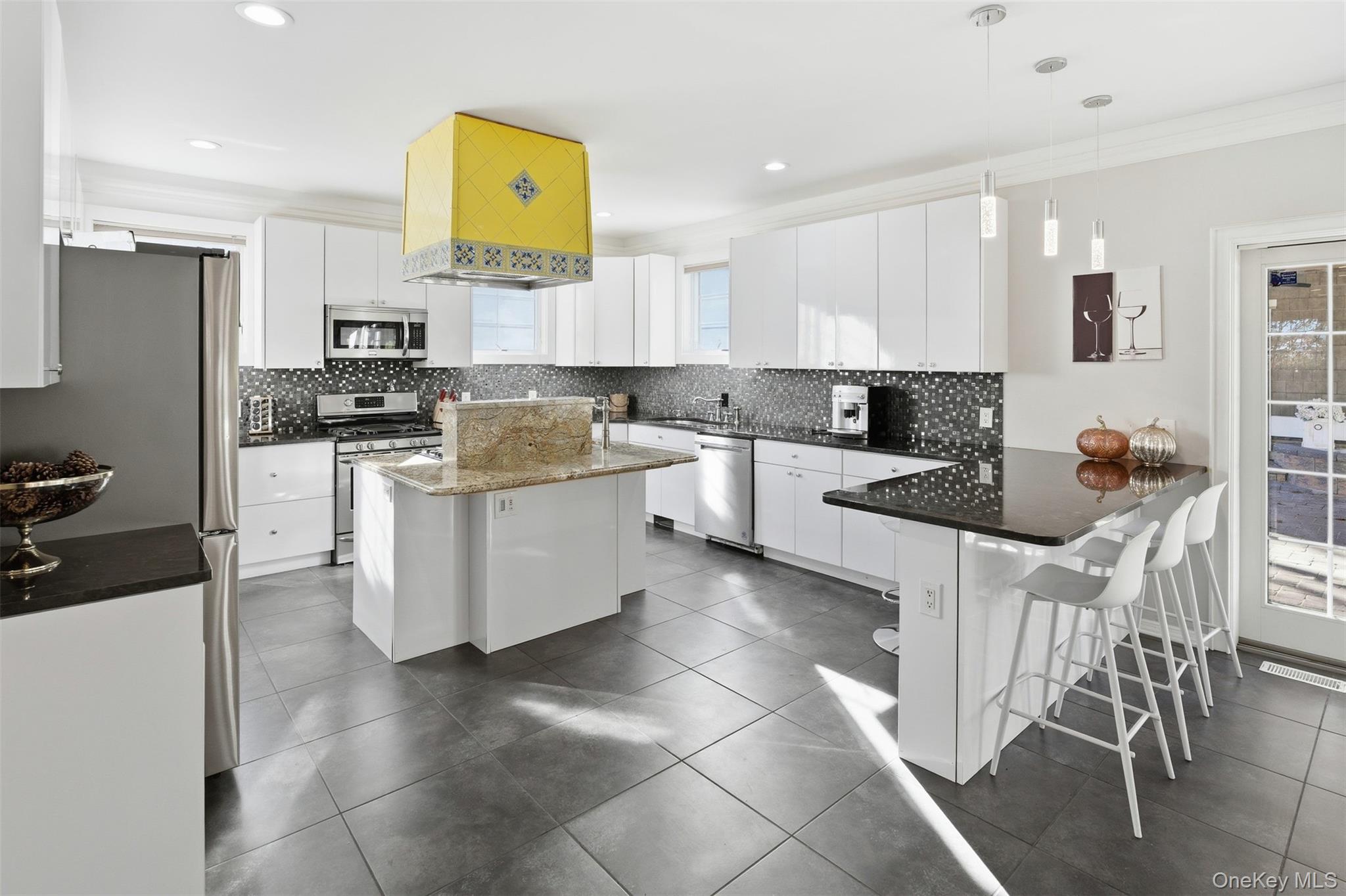 33A Newtown Road Hampton Bays Hampton Bays, NY 11946