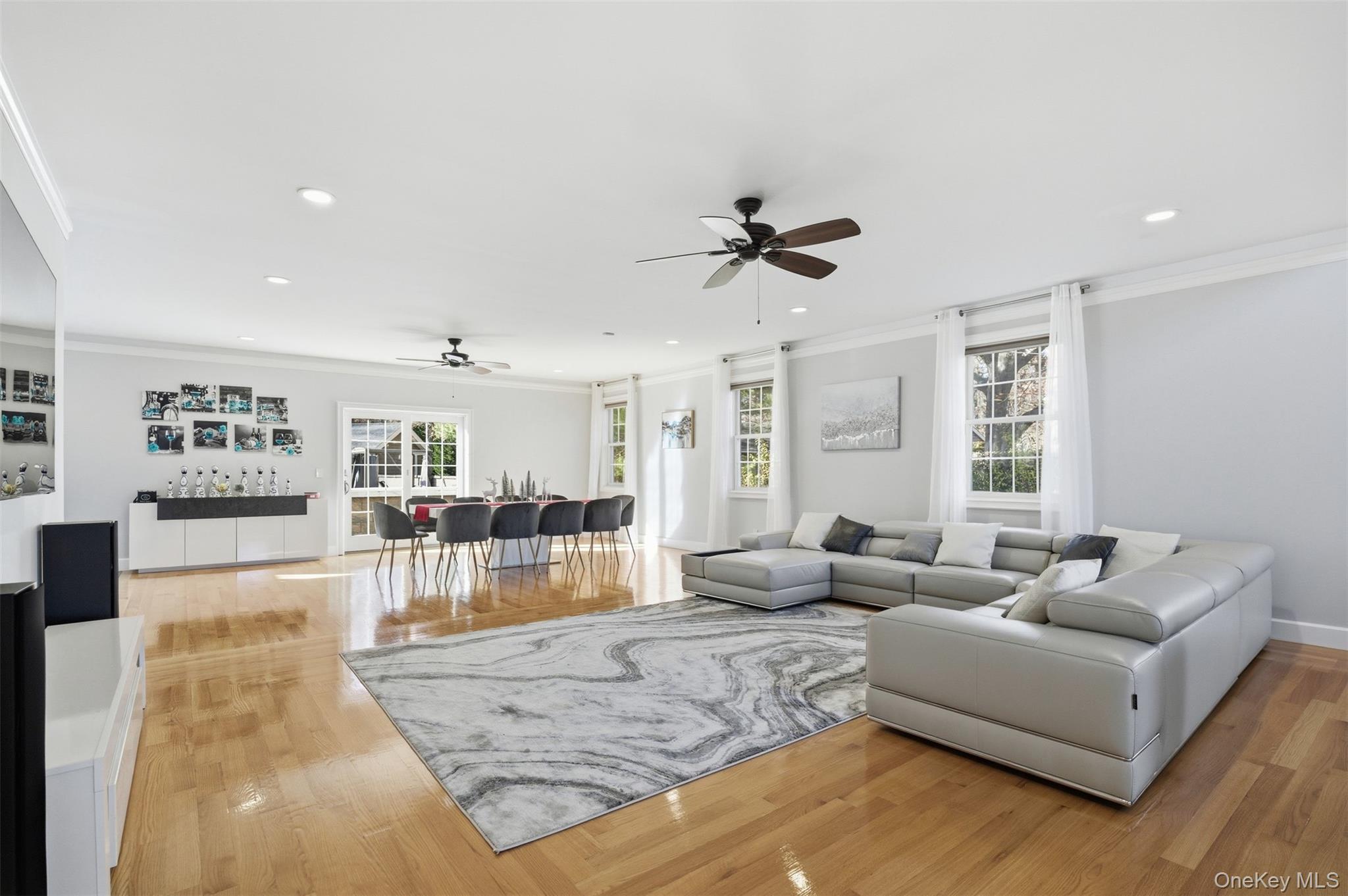 33A Newtown Road Hampton Bays Hampton Bays, NY 11946