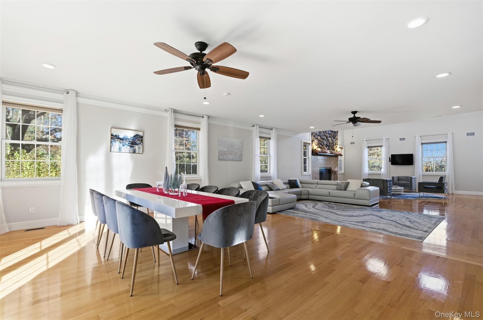 33A Newtown Road Hampton Bays Hampton Bays, NY 11946