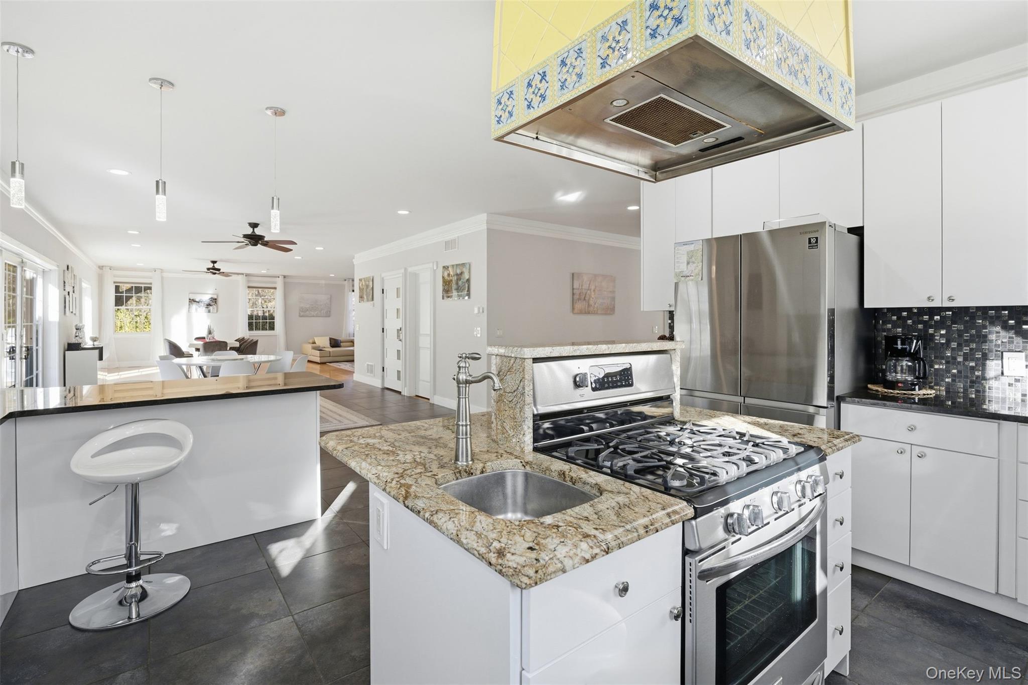 33A Newtown Road Hampton Bays Hampton Bays, NY 11946