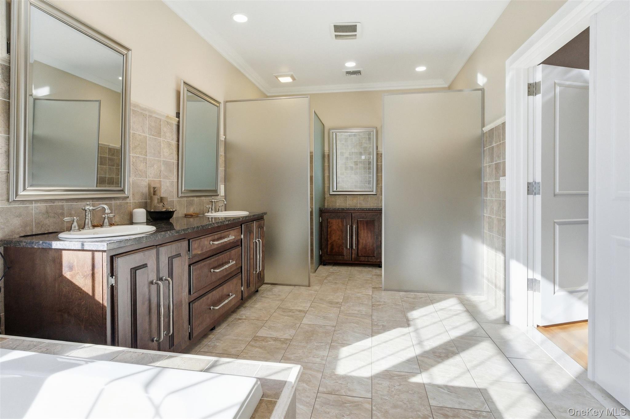 33A Newtown Road Hampton Bays Hampton Bays, NY 11946